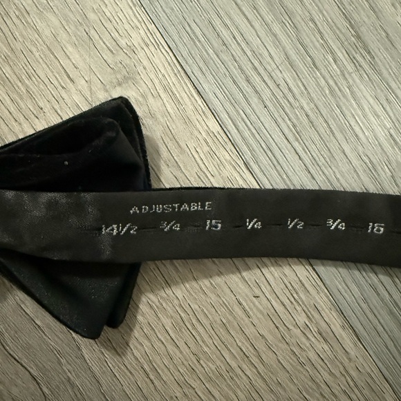 Goodfellow & Co Elegant Black Velvety Bow Tie - Adjustable - Picture 4 of 6